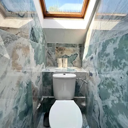 Le Nouvo : Bel Entierement Renove Apartment *